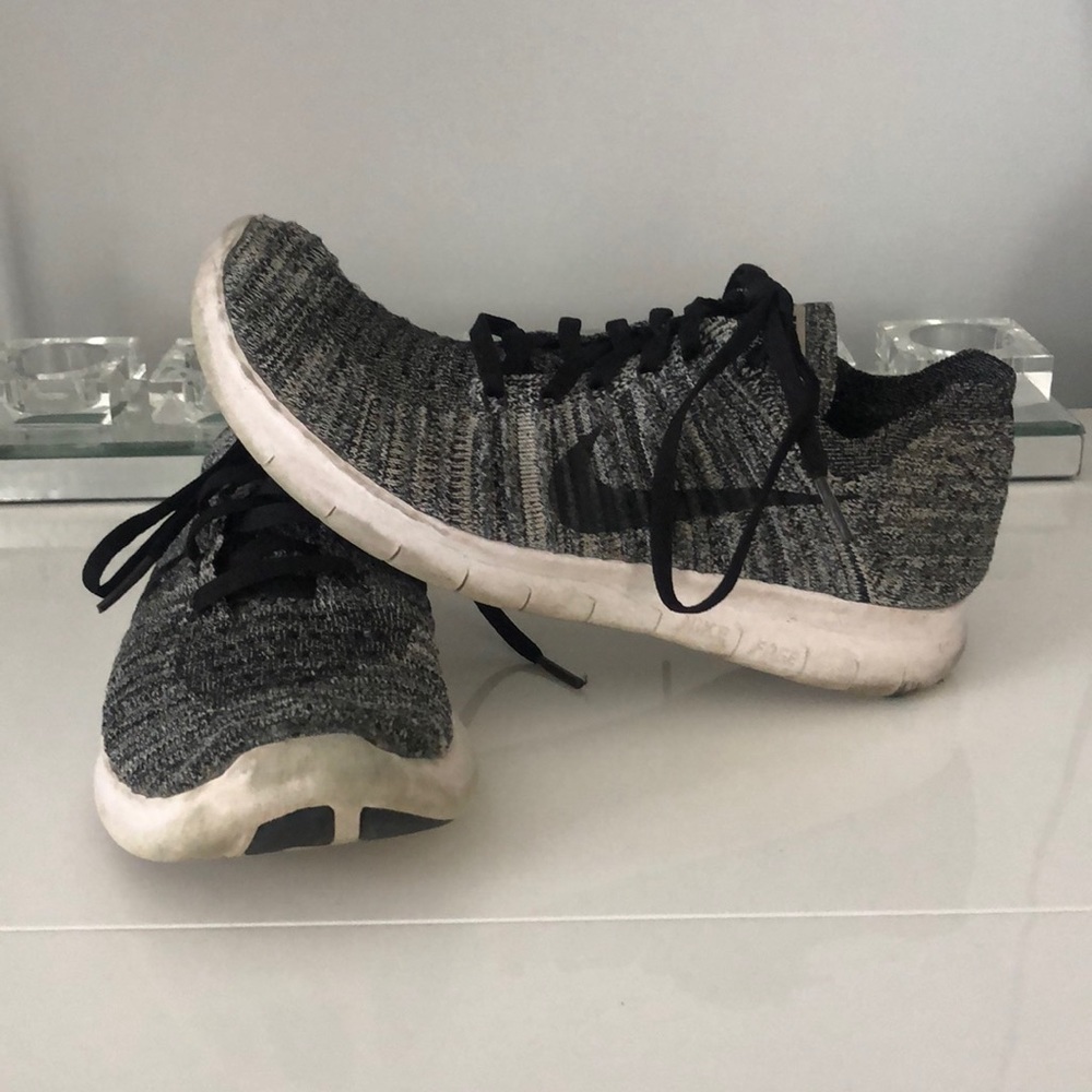 Nike Free Run FlyKnit Sneakers